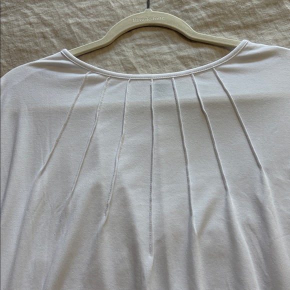 White pullover tee - Picture 2 of 3